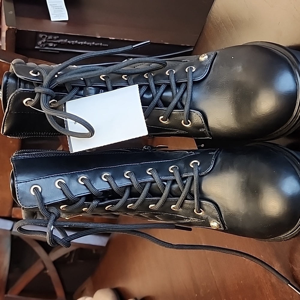 NWT GUESS Boots with lace up platform heel Black sz 8.5 - Picture 2 of 14